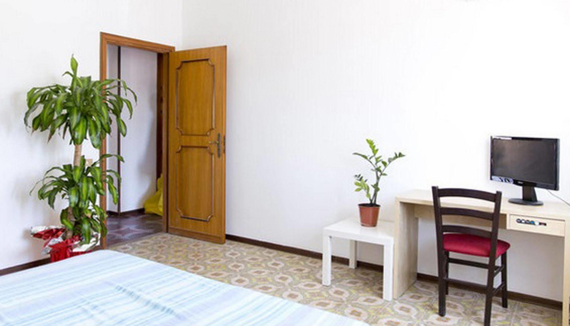 Residenza Paola Hotel Палермо Екстериор снимка